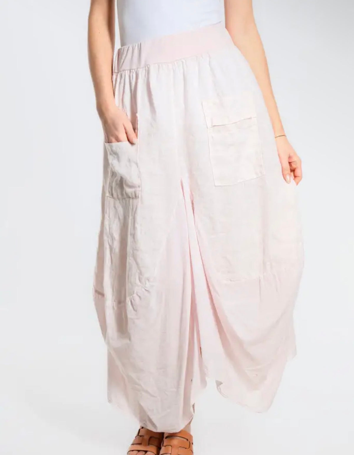 Blush linen-cotton skirt with large front pockets and gathered waistband, midi