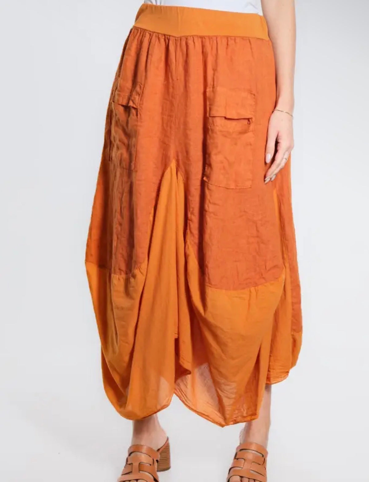 Rust linen-cotton bunched pocket skirt with elastic waistband and front patch pockets