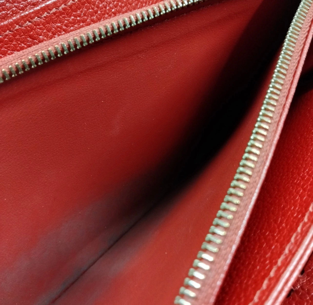 Pre-loved Louis Vuitton Leather Zippy Wallet