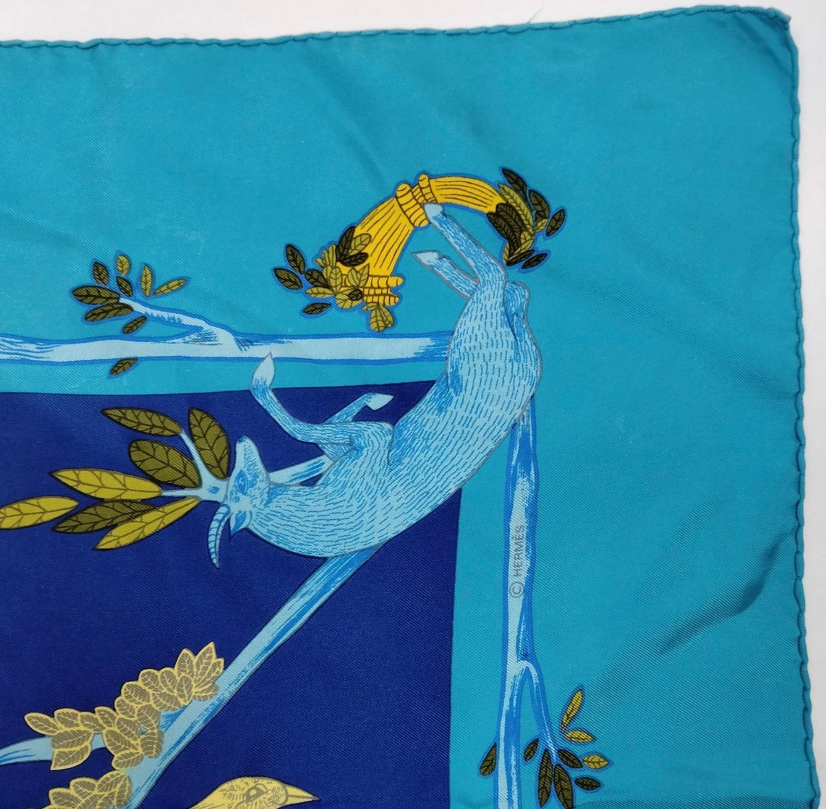 Hermès Carre 90 Light Blue Silk 100% Scarf with original sewn tag
