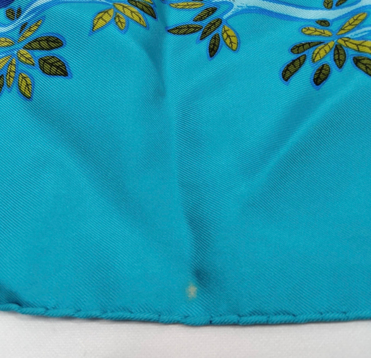 Hermès Carre 90 Light Blue Silk 100% Scarf with original sewn tag