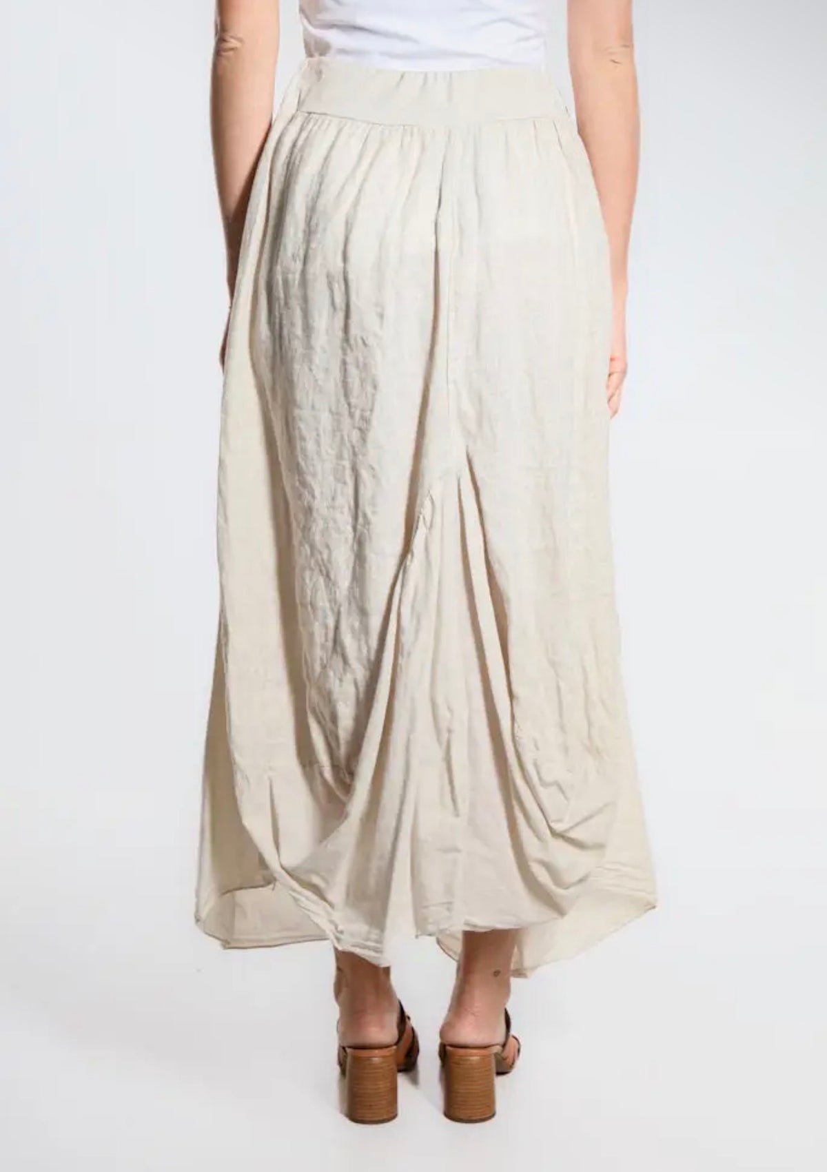 Beige linen-cotton bunched pocket midi skirt, elastic waistband and draped panels
