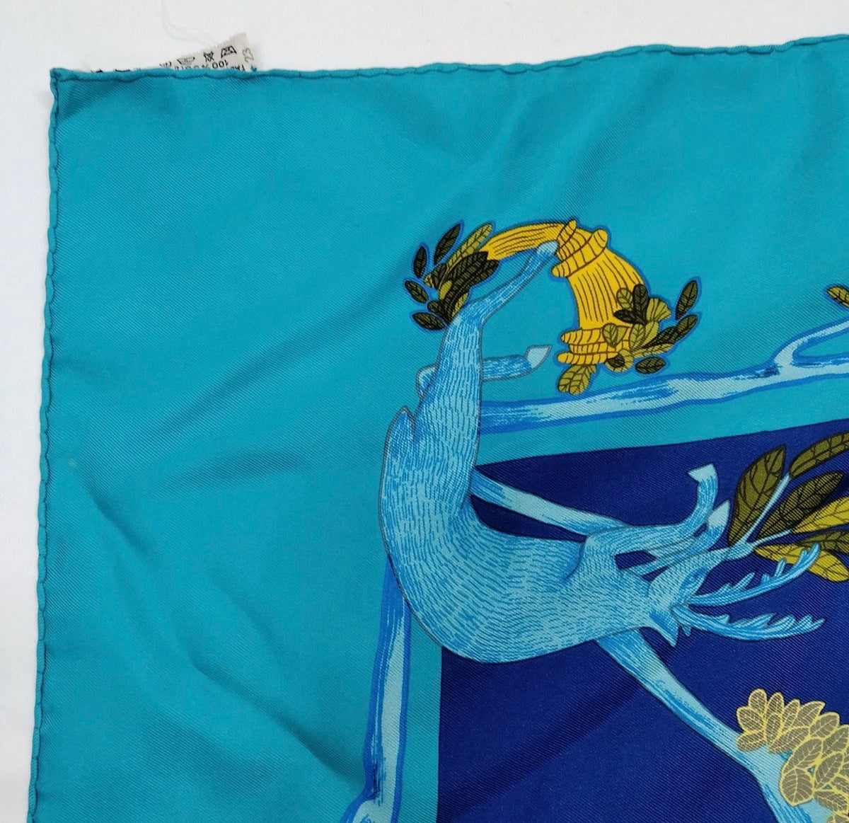 Hermès Carre 90 Light Blue Silk 100% Scarf with original sewn tag