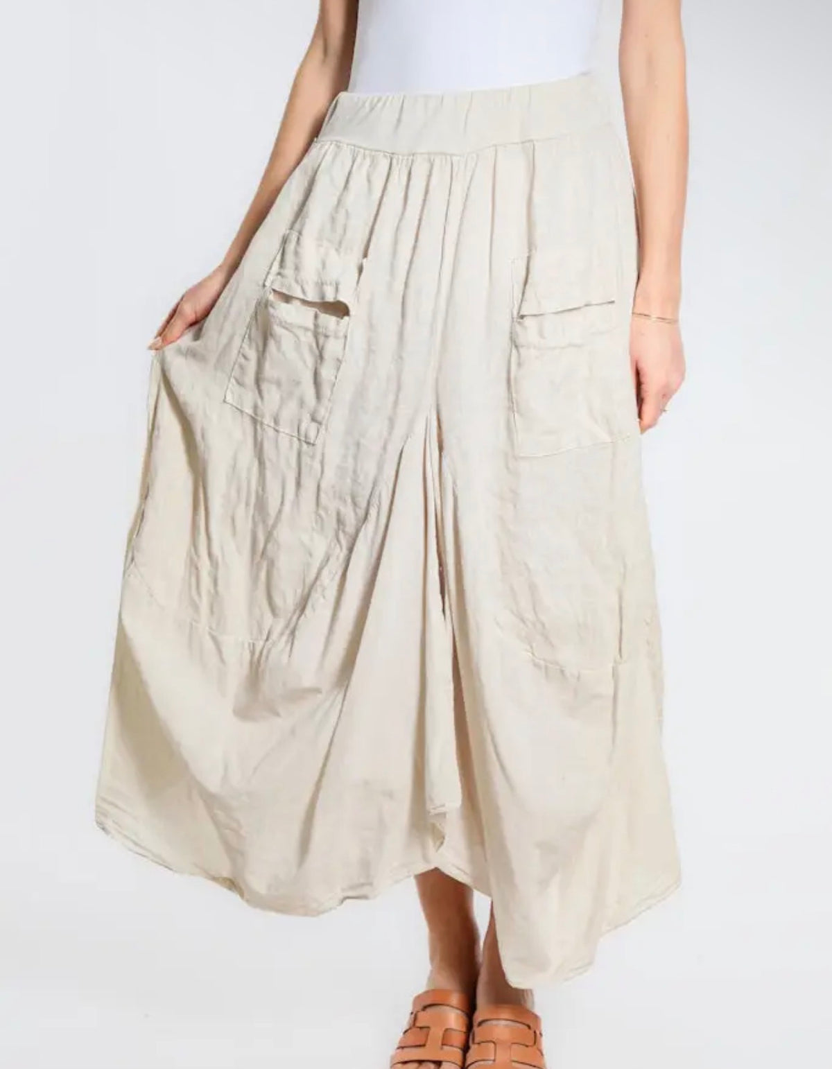 Beige linen-cotton bunched pocket midi skirt with two front patch pockets