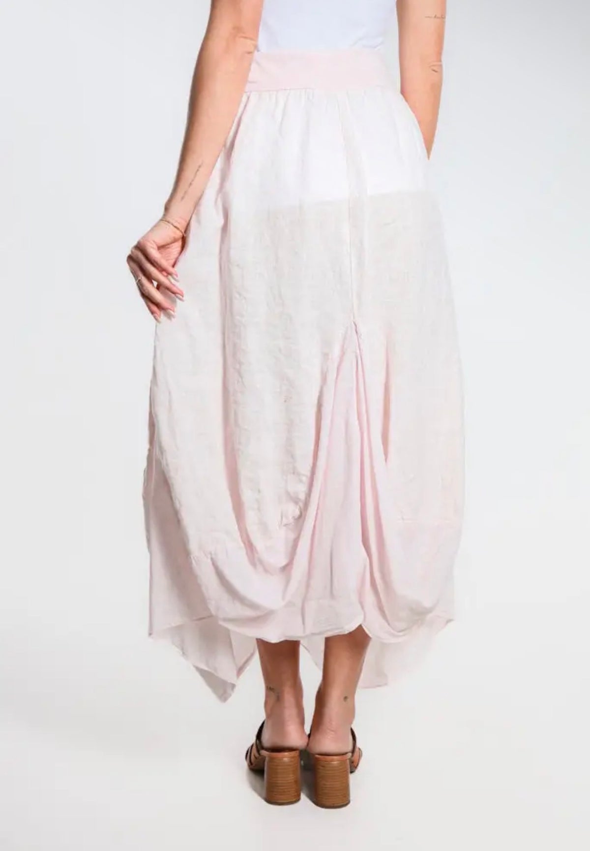 Blush linen-cotton bunched pocket skirt with gathered waistband, midi length