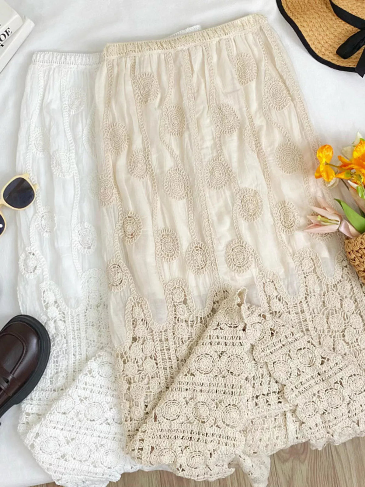 Lace midi skirt with elastic waist and scalloped crochet hem in white and apricot