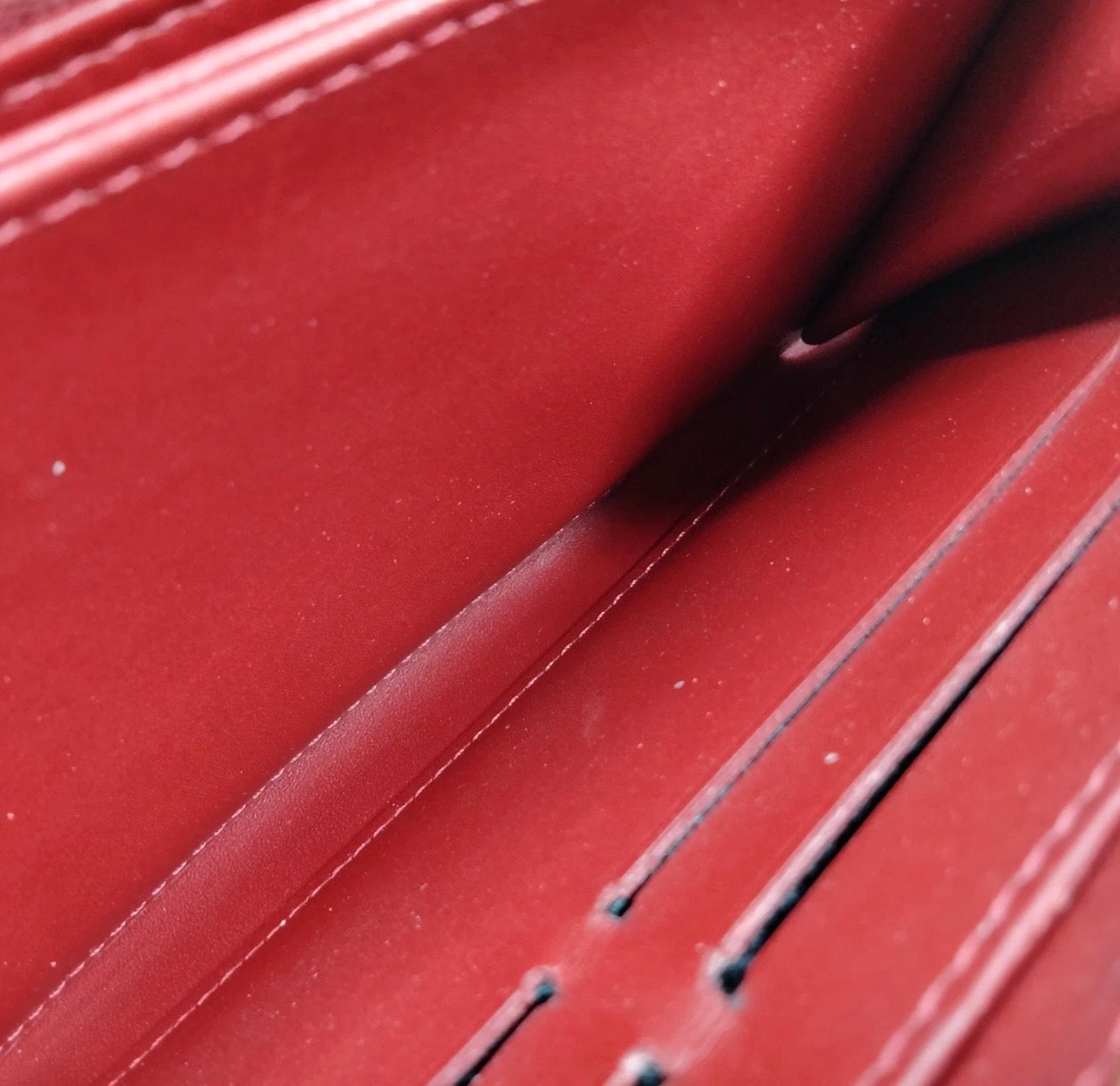 Pre-loved Louis Vuitton Vernis Leather Zippy Wallet
