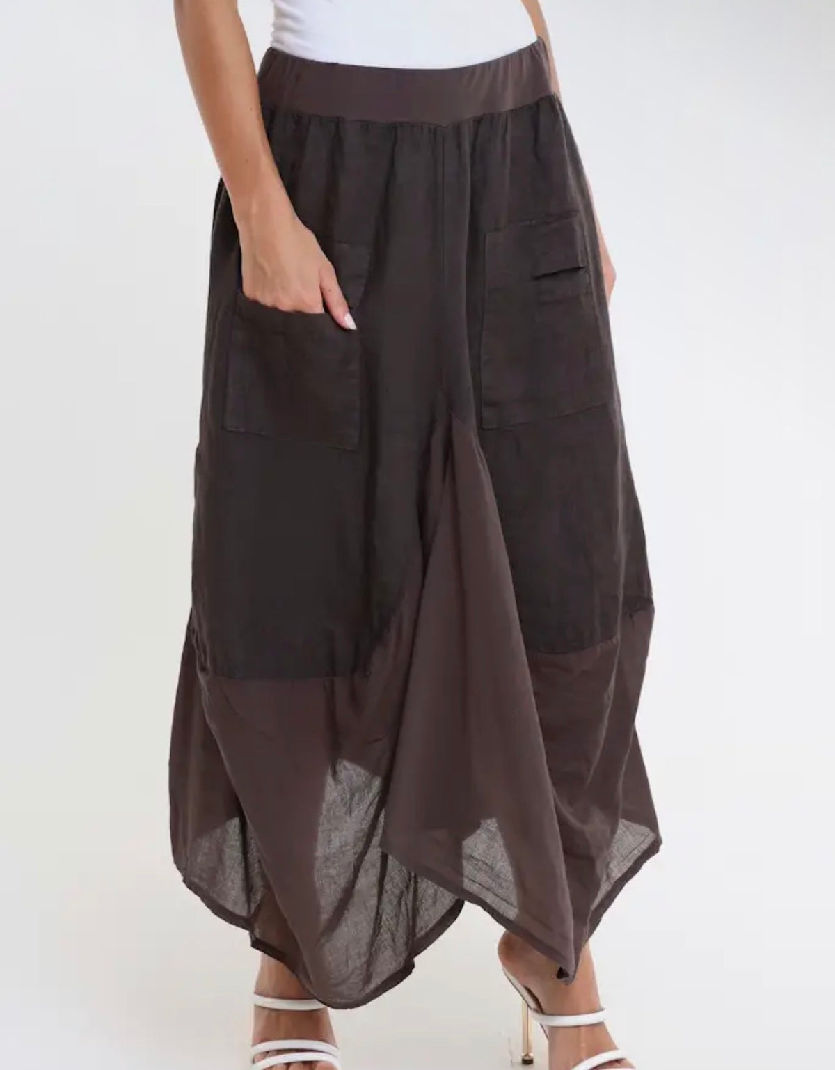 Espresso linen-cotton bunched pocket skirt with elastic waist, patch pockets, draped hem
