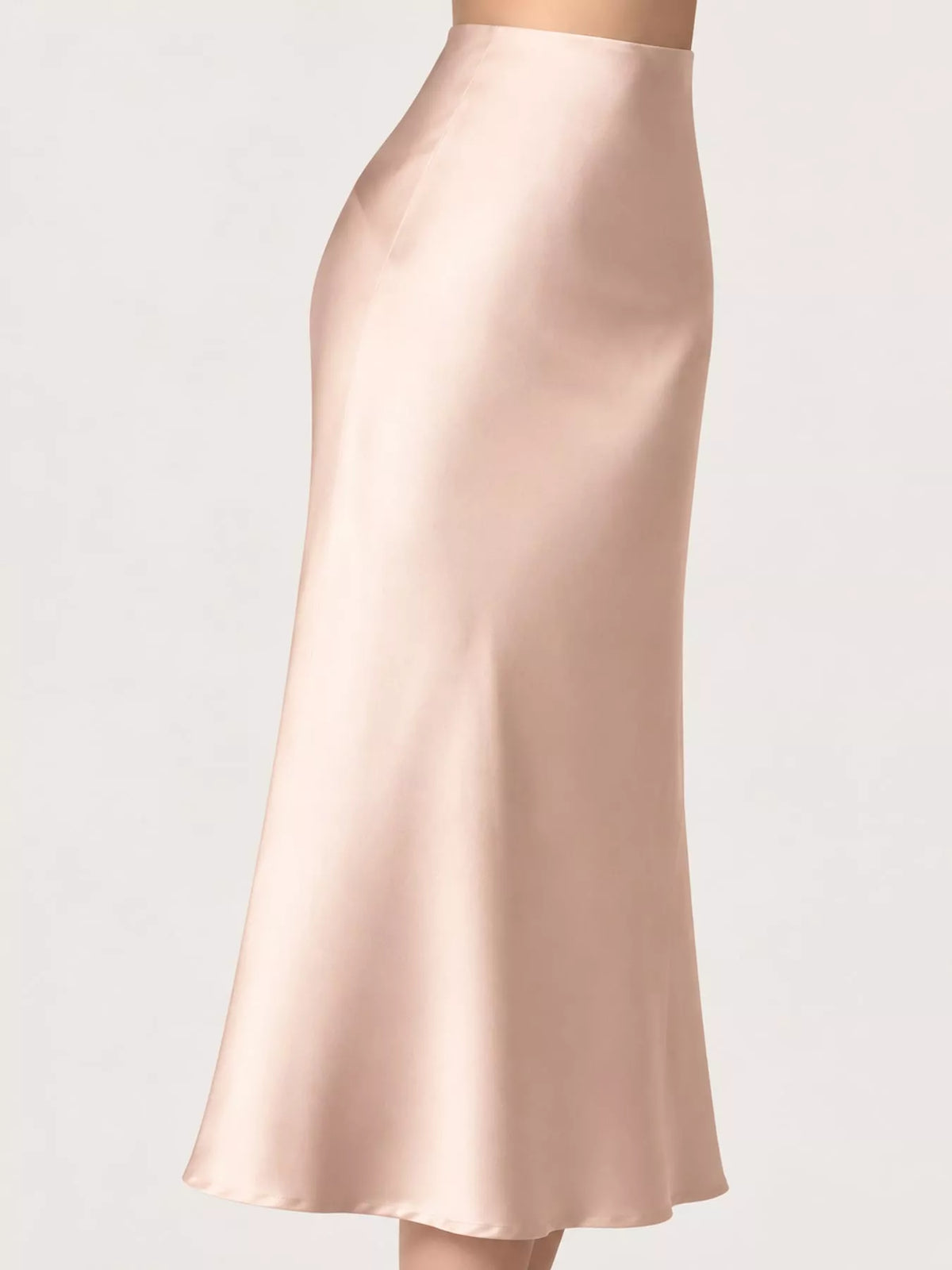 High-waisted satin midi skirt in nude satin, straight hem and fluid drape