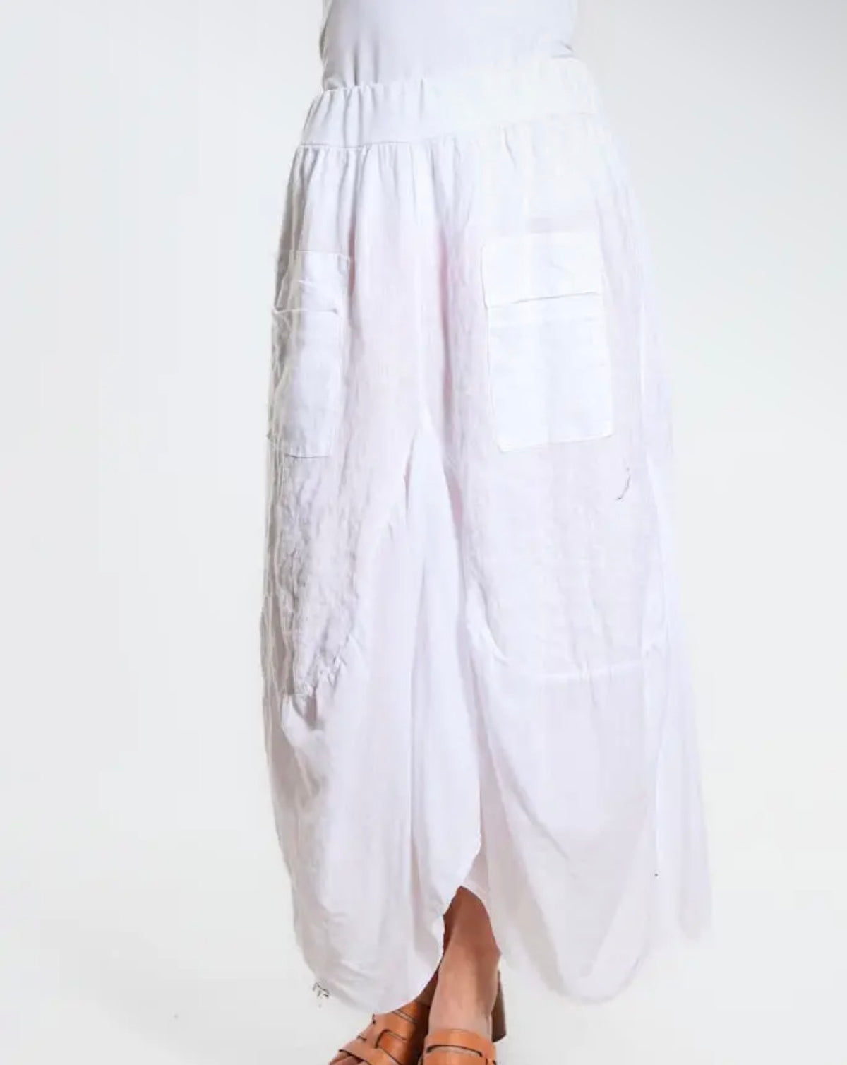 White linen-cotton bunched pocket skirt with gathered waist and front pocket