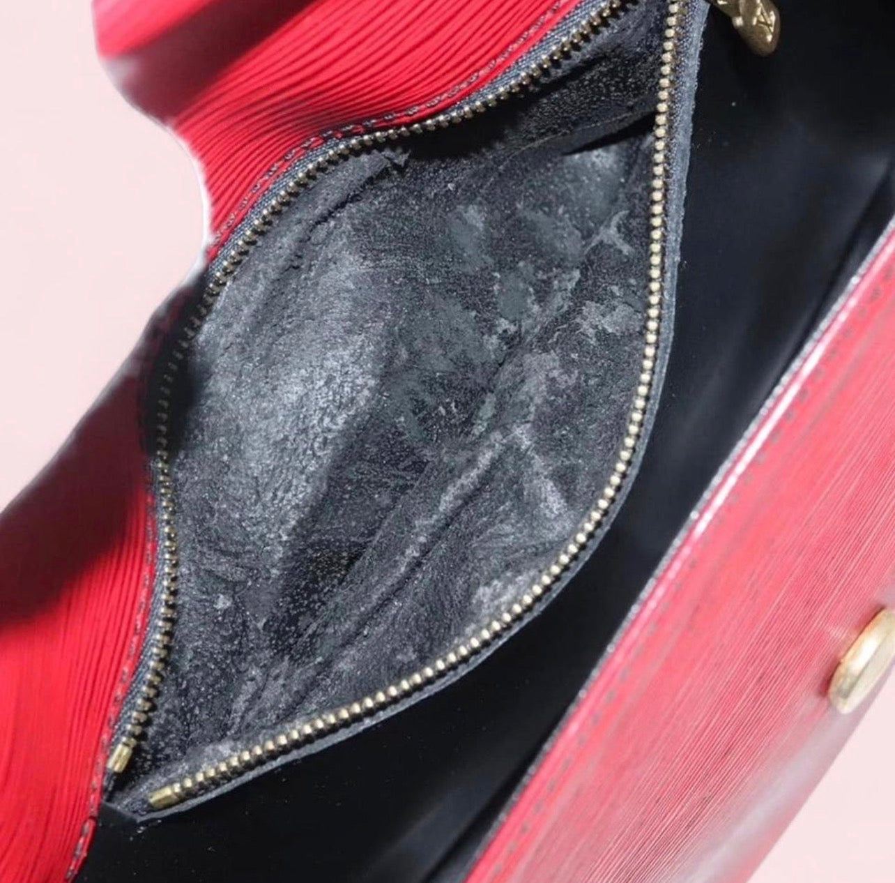 Vintage LOUIS VUITTON Epi Saint Cloud GM Shoulder Bag Red (1991)