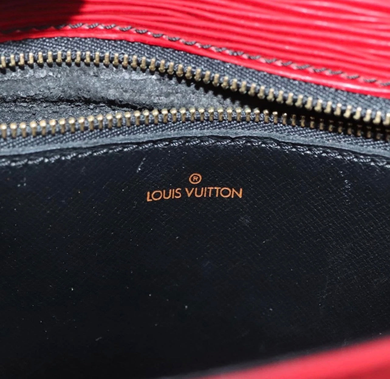 Vintage LOUIS VUITTON Epi Saint Cloud GM Shoulder Bag Red (1991)