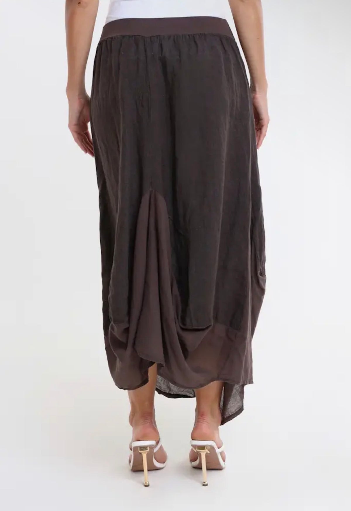 Espresso linen-cotton bunched pocket skirt with elastic waistband and patch pockets