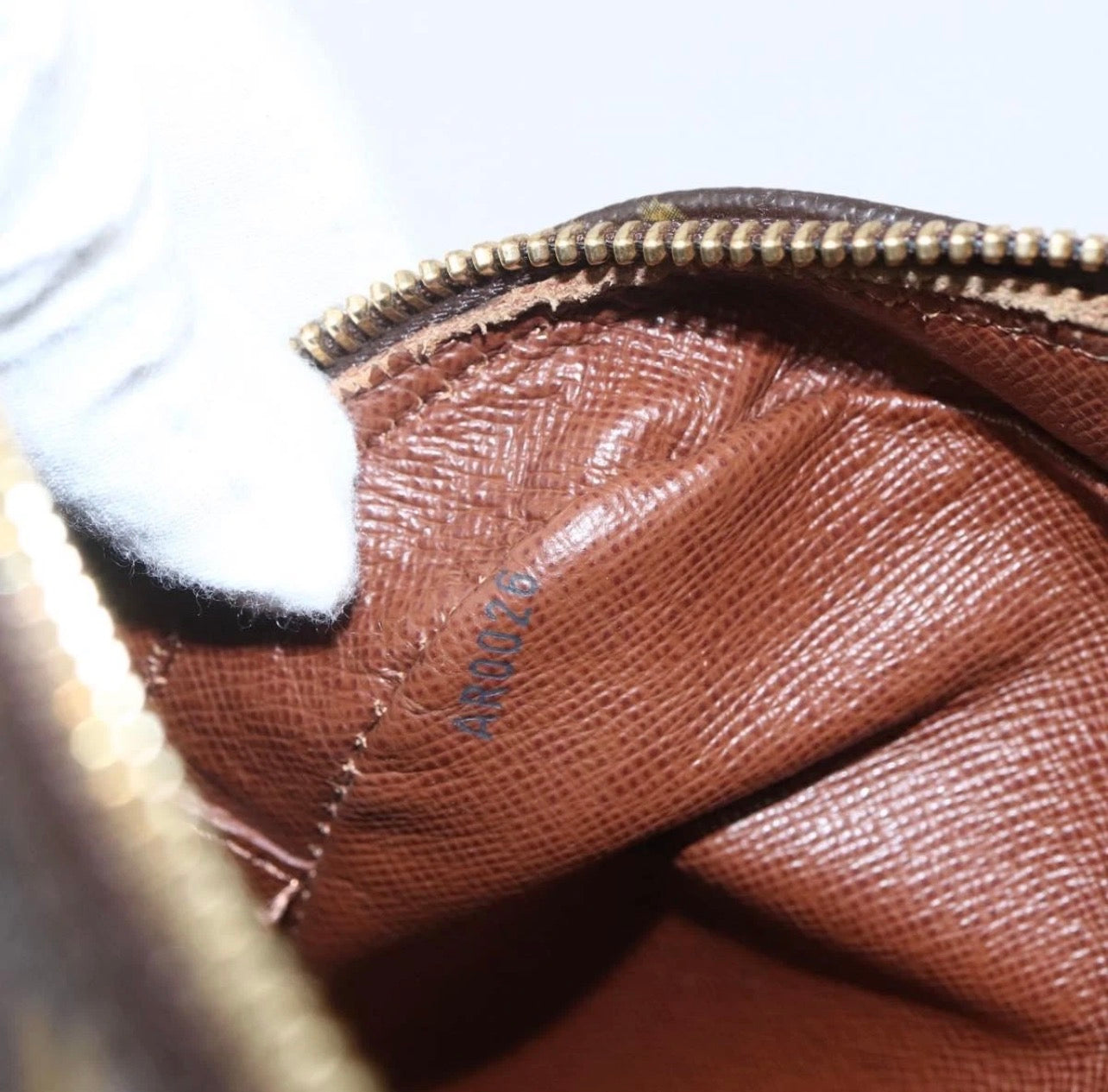 Vintage LOUIS VUITTON Nile Shoulder Bag (Canvas)