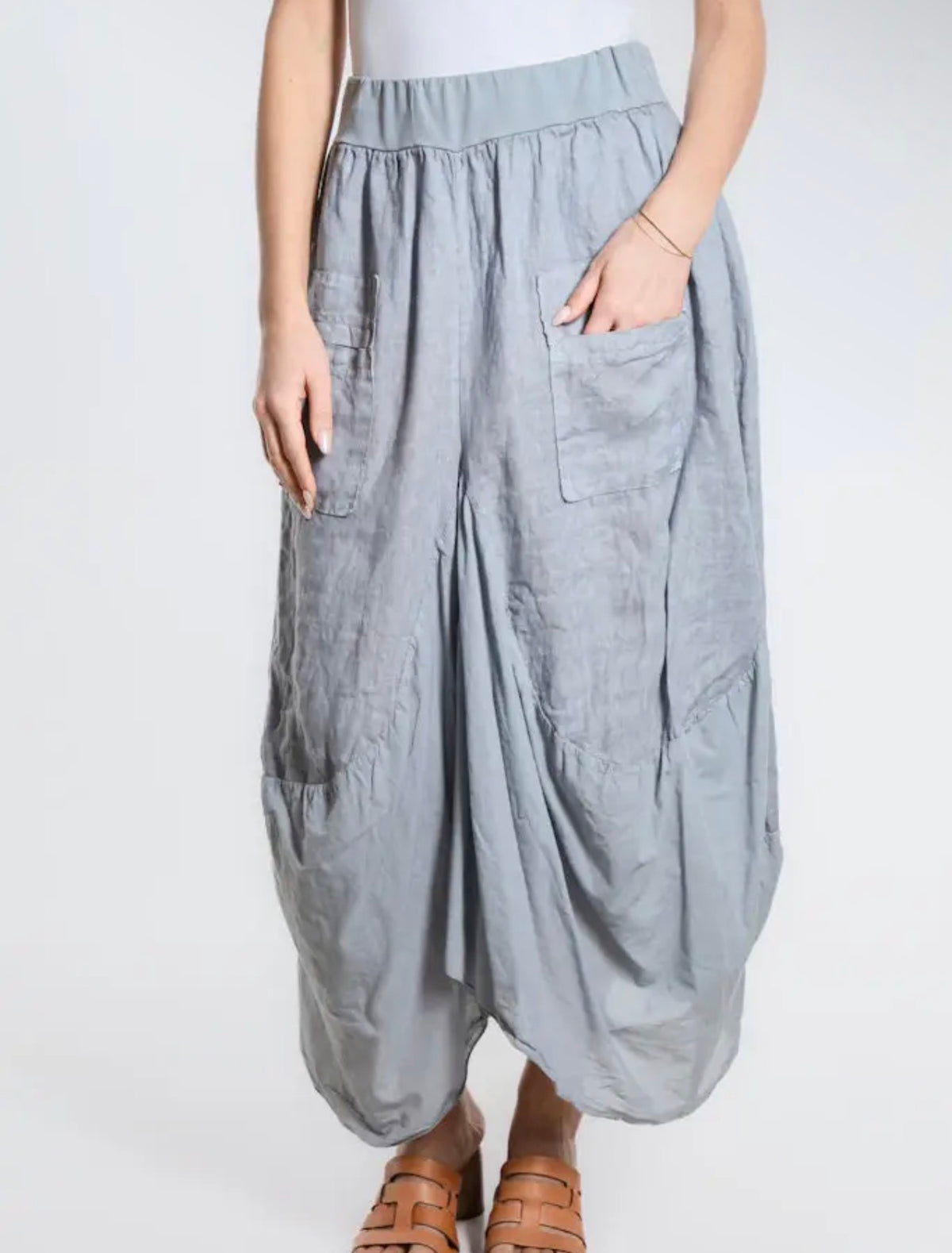 Gray bunched pocket skirt with elastic waistband and patch pockets, side view