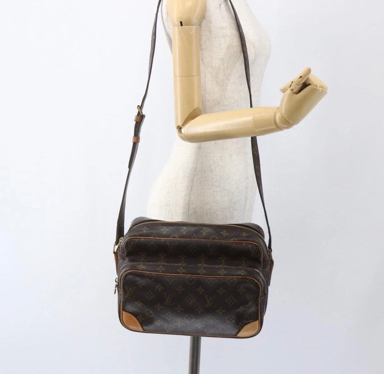 Vintage LOUIS VUITTON Nile Shoulder Bag (Canvas)