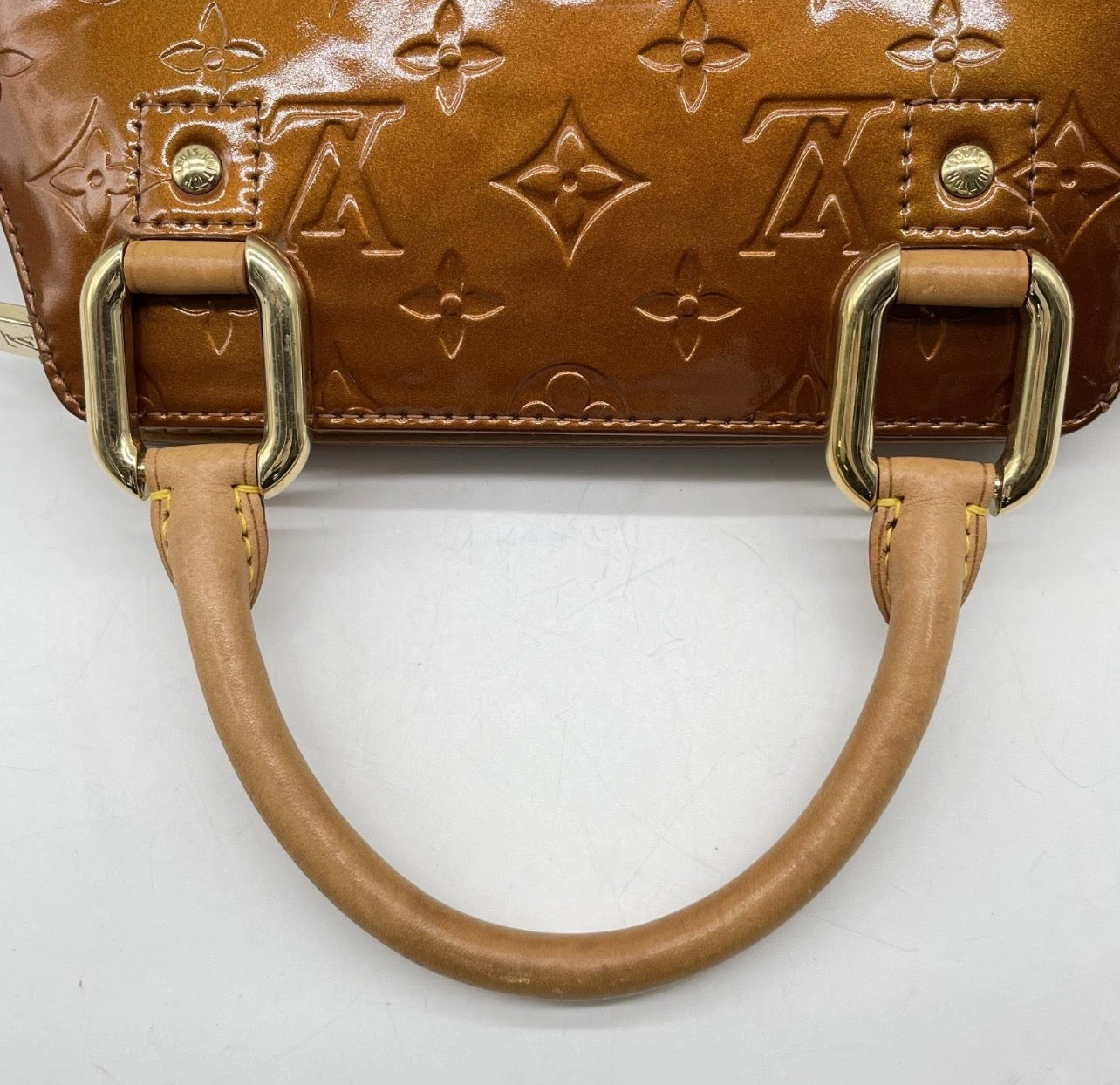 Authentic Vintage Louis Vuitton
Vernis Forsyth Bronze
Handbag