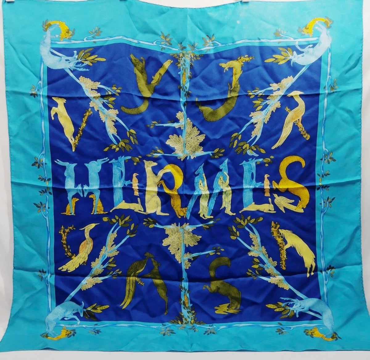 Hermès Carre 90 Light Blue Silk 100% Scarf with original sewn tag