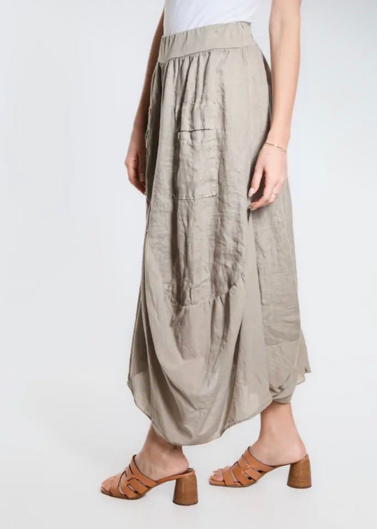 Taupe bunched pocket skirt, elastic waist with side pockets and loose flowing hem