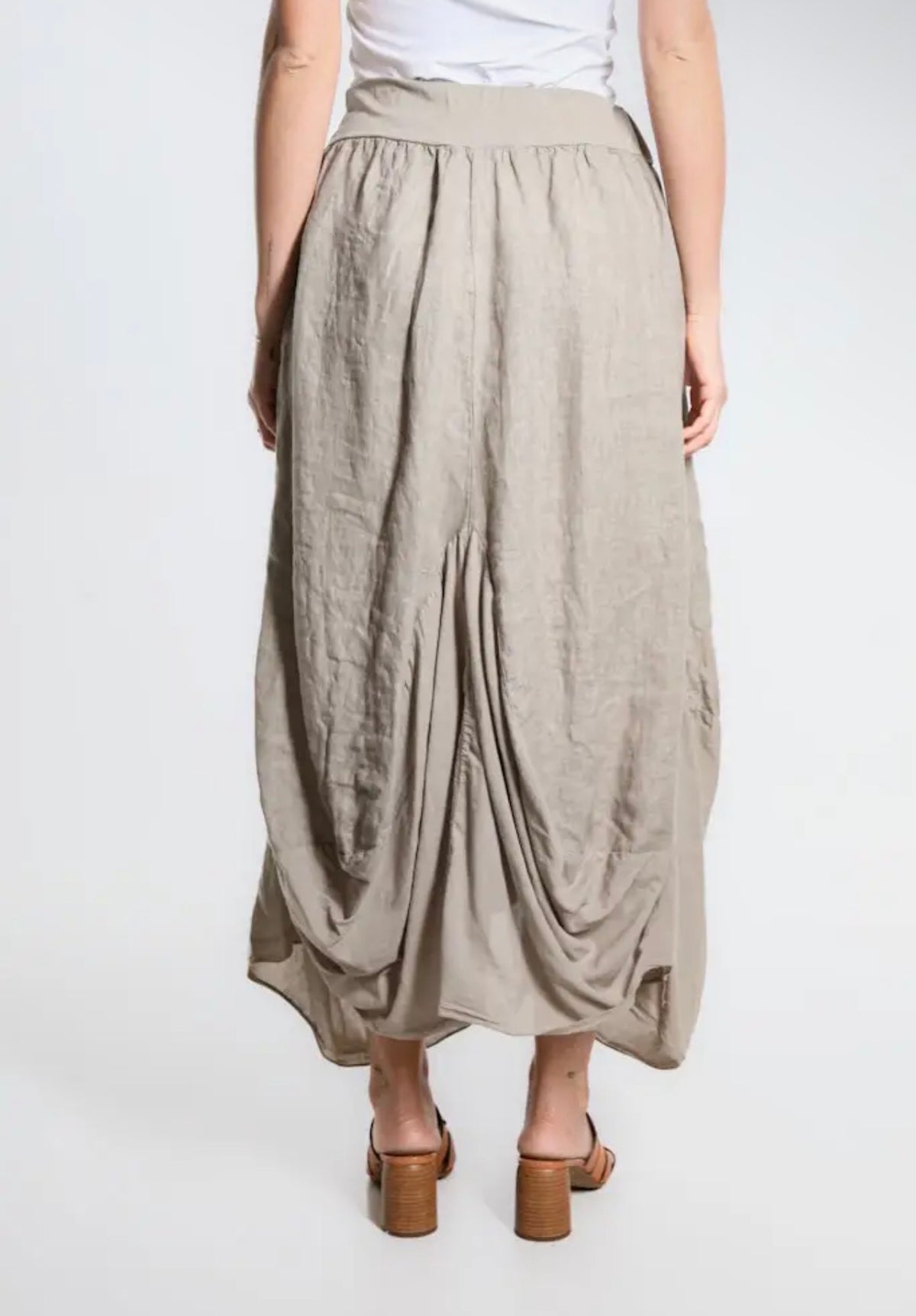 Taupe linen-cotton bunched pocket skirt with elastic waistband and gathered drape