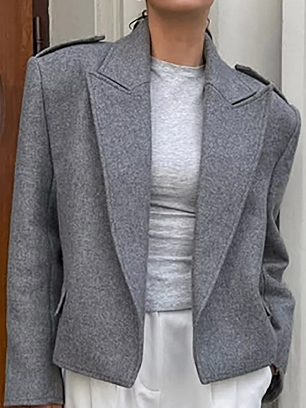 Grey cropped blazer with shoulder epaulettes, notched lapels and flap pockets
