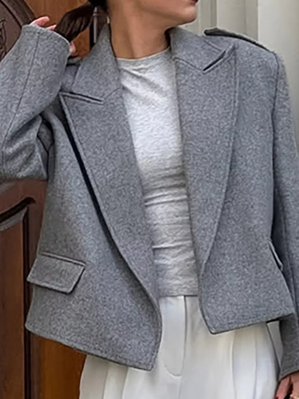 Grey cropped blazer with shoulder epaulettes, notched lapels and front pockets