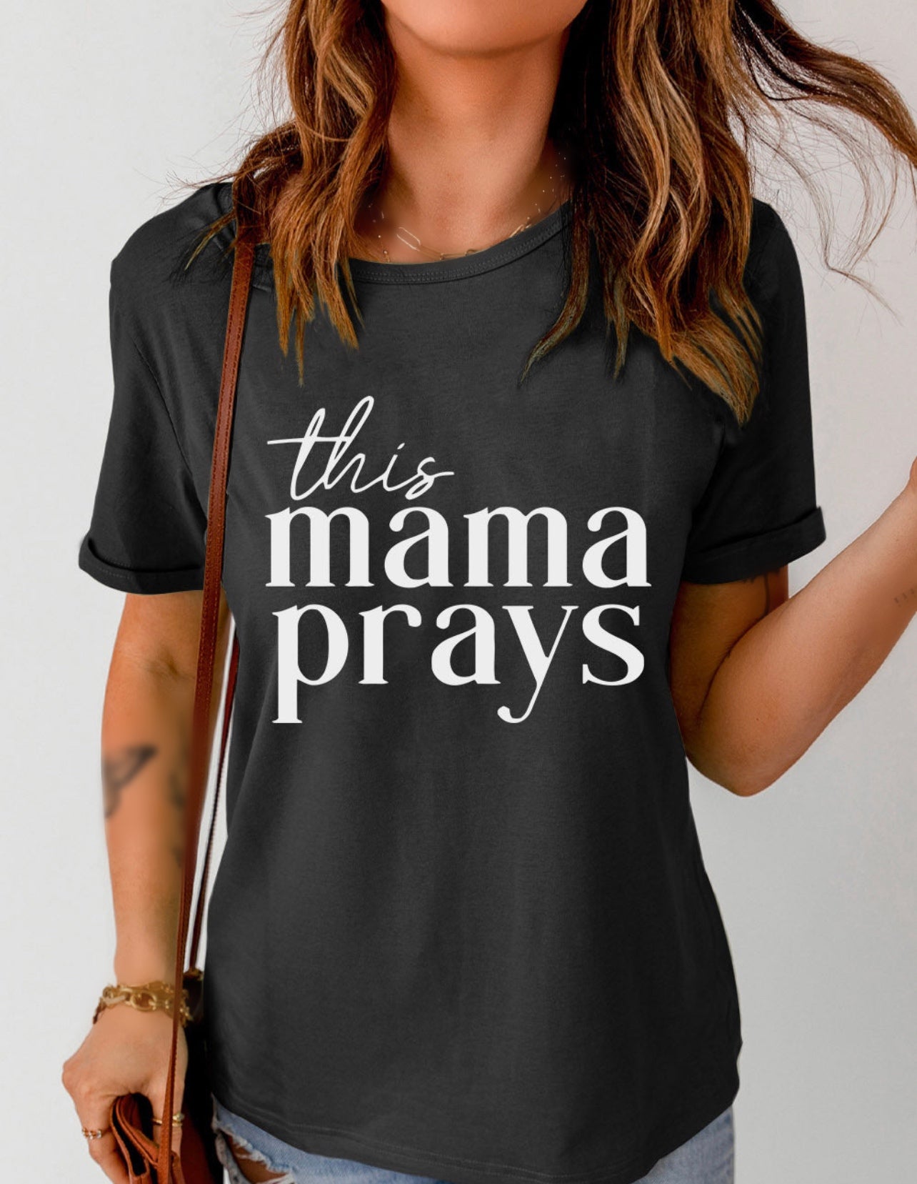 THIS MAMA PRAYS Graphic Tee