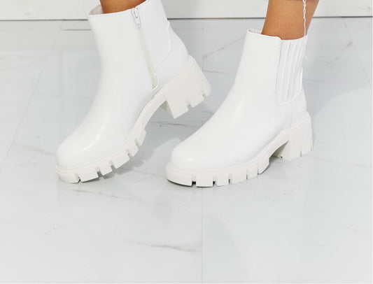 MMShoes What It Takes Lug Sole Chelsea Boots in White